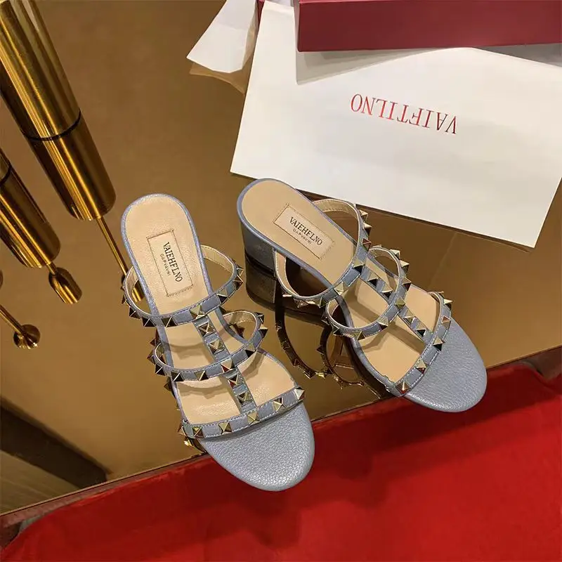 Sandalias de tacón alto con remaches para mujer, zapatos planos cómodos de alta calidad, a la moda, novedad de verano, 2024