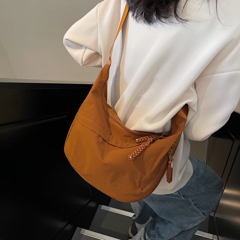 

Female Casual Shoulder Bag Large Capacity All-Match Crossbody Bag Water Proof Solid Color Sling Bag Date Party Bag