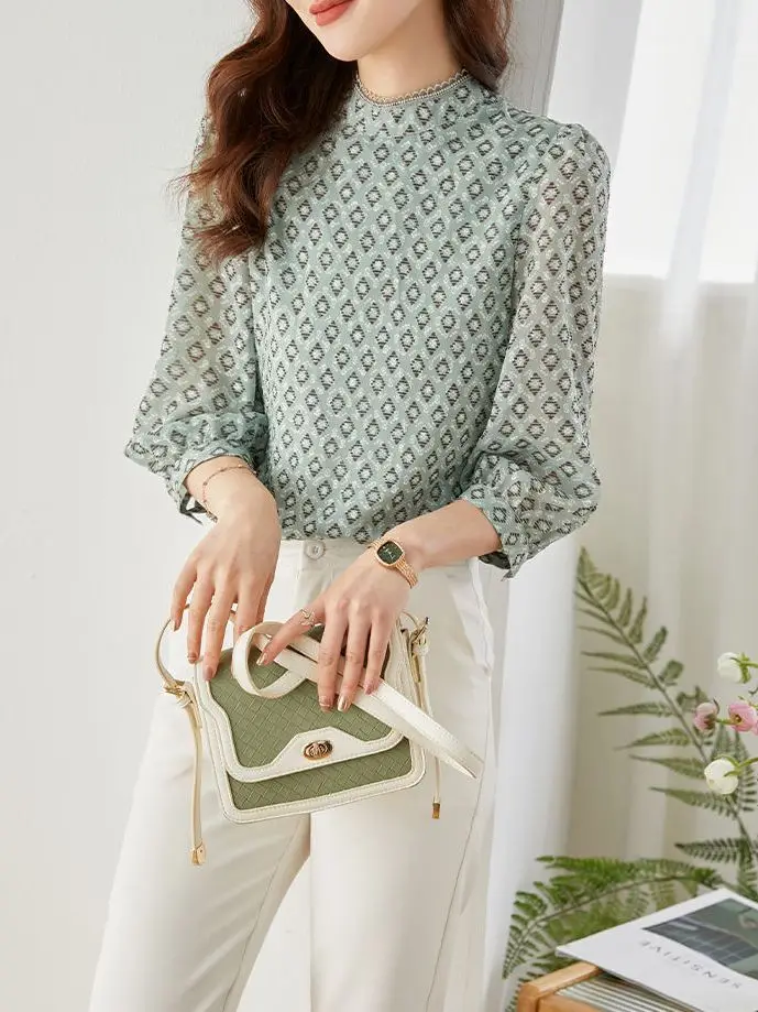 2023 Spring and Autumn Women's Fashion Elegant Diamond Checked Chiffon Shirt Lace Lace Standing Collar 3/4 Sleeve Commuter Top