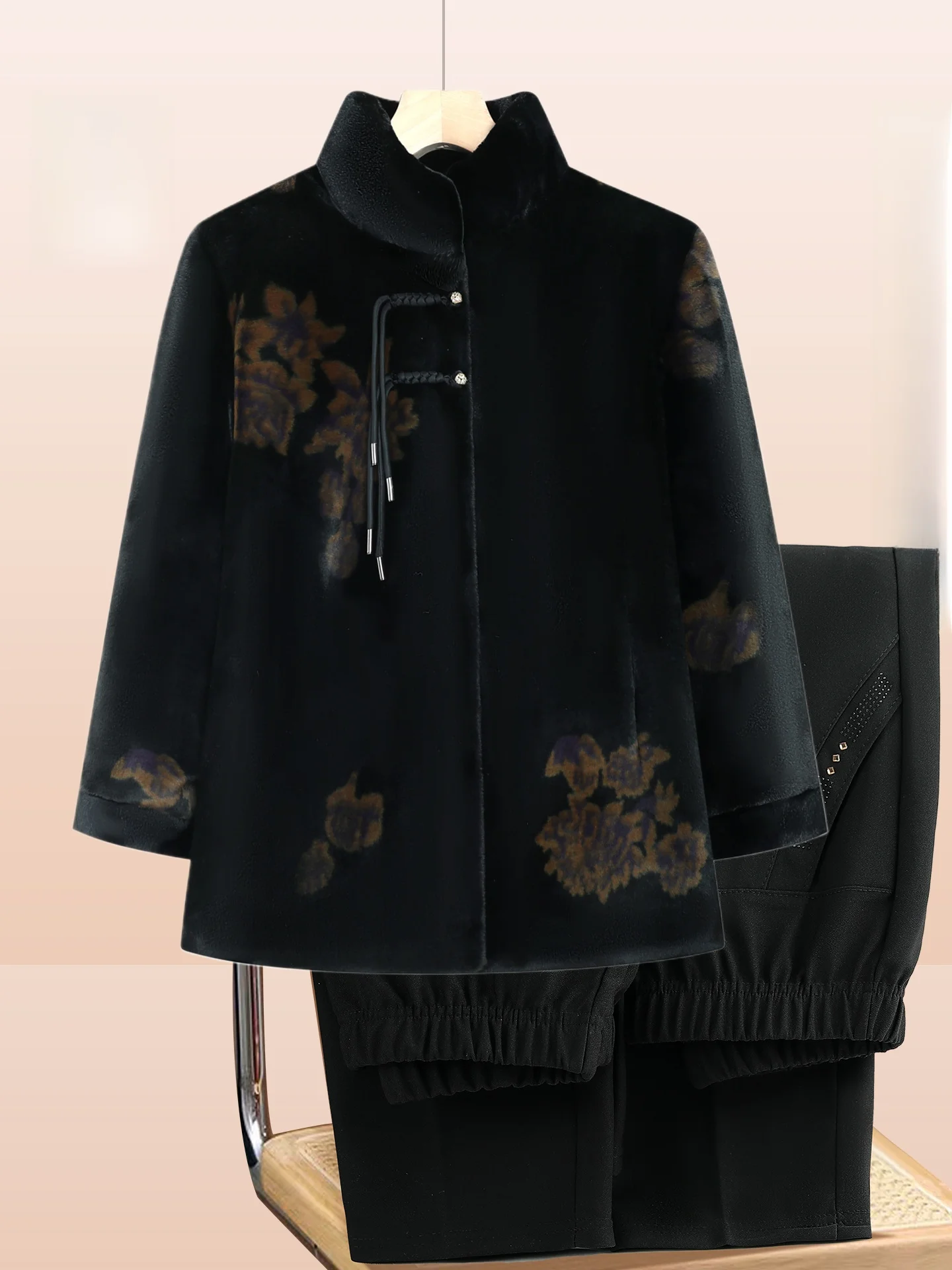 

Утепленная меховая куртка для пожилых женщин: модное свободное зимнее пальто в стиле бабушки с внутренними карманами, длинными брюками и одной пуговицей