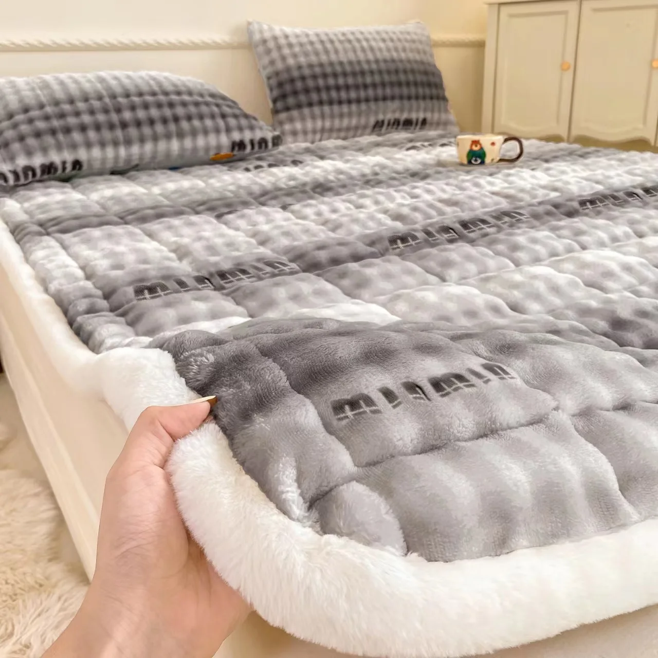 Winter Velvet Bedspread King Size Bed Cover Quilted Mattress Pad Washable Mattress Protector Bed  Queen Bedsheet