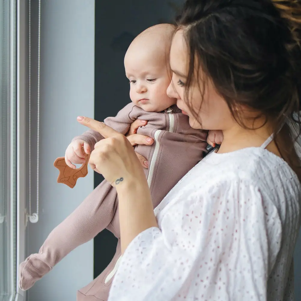 2 Stück Flugzeugförmiger Natürlicher Holz-Beißring für Babys Sicheres Schmerzlinderndes Zahnungshilfsmittel - Beruhigende Sensorische Erkundung für die Zähne