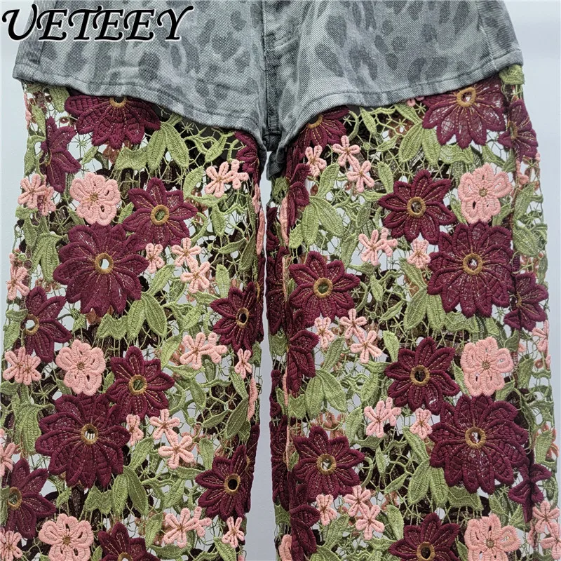 กางเกงยีนส์ทรงหลวมเอวสูง แต่งลูกไม้โครเชต์ลายดอกไม้ฉลุ  ลายเสือดาว  ตัดต่อสี  ทรงขาตรง สำหรับผู้หญิง