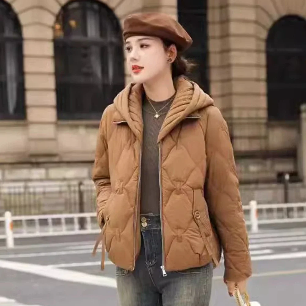 90 الأبيض بطة أسفل معطف منتفخ دافئ 2025 الخريف الشتاء الكورية المرأة قصيرة أسفل معطف ملابس خارجية أنيقة نمط جديد مقنعين سترة