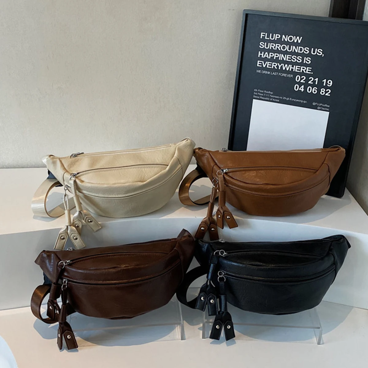 حقيبة صدر كلاسيكية كلاسيكية من البولي يوريثان للنساء مبطنة بسعة كبيرة وحزام قابل للتعديل ولمسة نهائية لامعة للتسوق أثناء التنقل