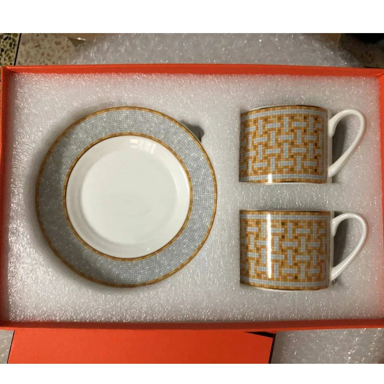 

Set of 2 cups of top grade bone China coffee, set of European teacups and saucer, afternoon coffee with gift box