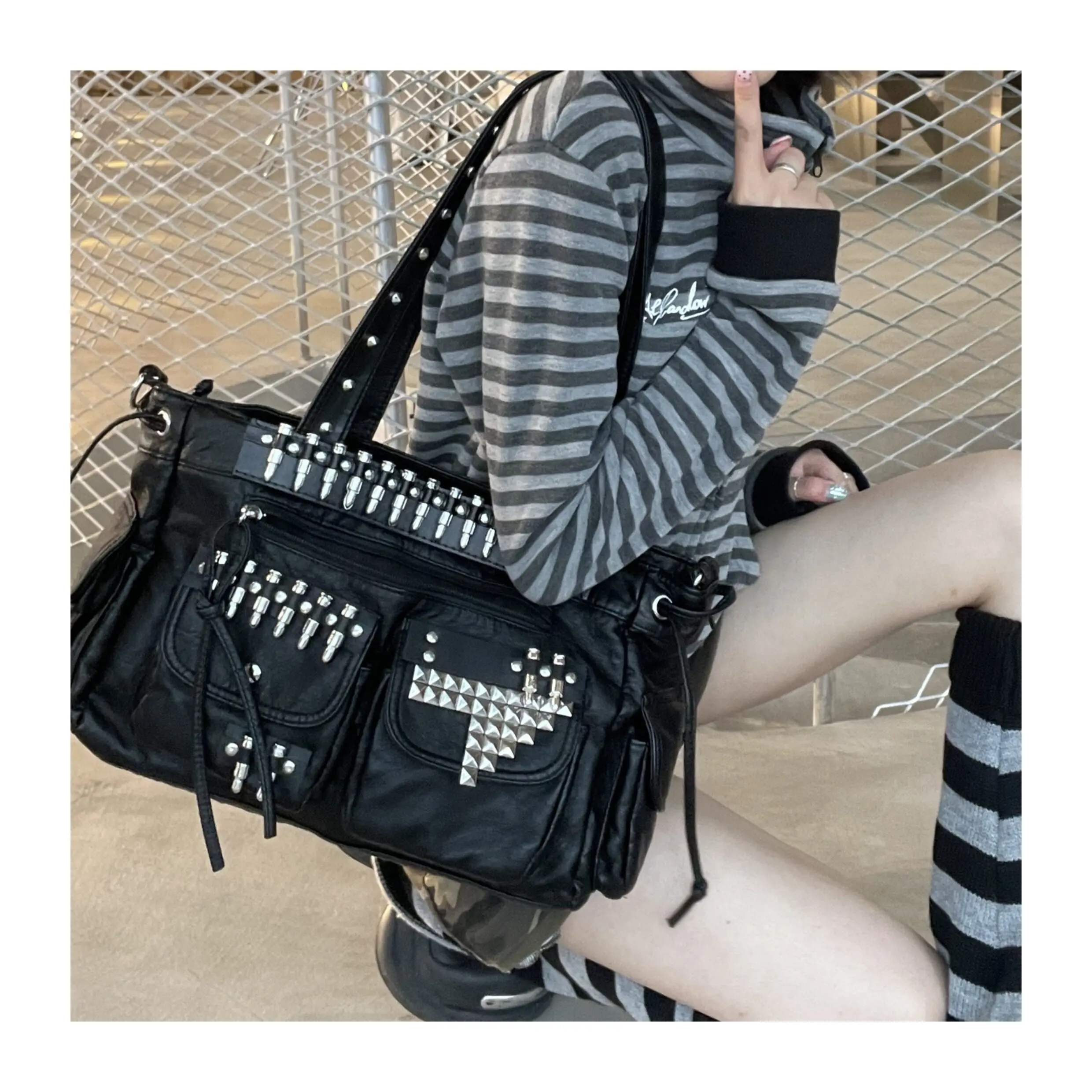 Black Sweet Cool Large Capacity Shoulder Bags for Women's Crossbody Bag New Punk Tote Bag Women's Y2K Locomotive Bag Rivet