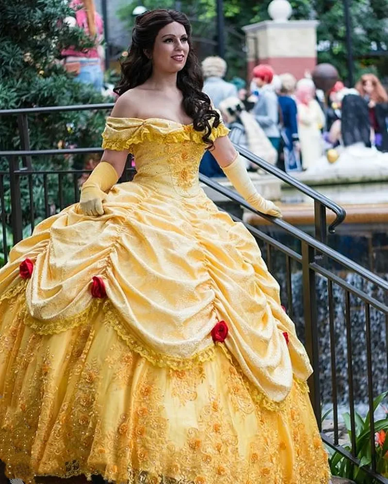 Vestidos de princesa para quinceañera, vestido de baile de encaje con apliques florales en 3D, dulce vestido de 16 hombros descubiertos, corsé fruncido dorado para baile de graduación