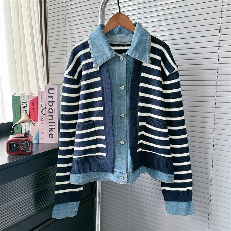เสื้อสเวตเตอร์เดนิมลายปะติดสำหรับผู้หญิง สไตล์หลวมๆ ใส่สบายๆ สำหรับฤดูใบไม้ร่วงและฤดูหนาว ลายทางถักแบบคาร์ดิแกน ปกเสื้อแบบปกเชิ้ต แขนยาว ดูหรูหรา