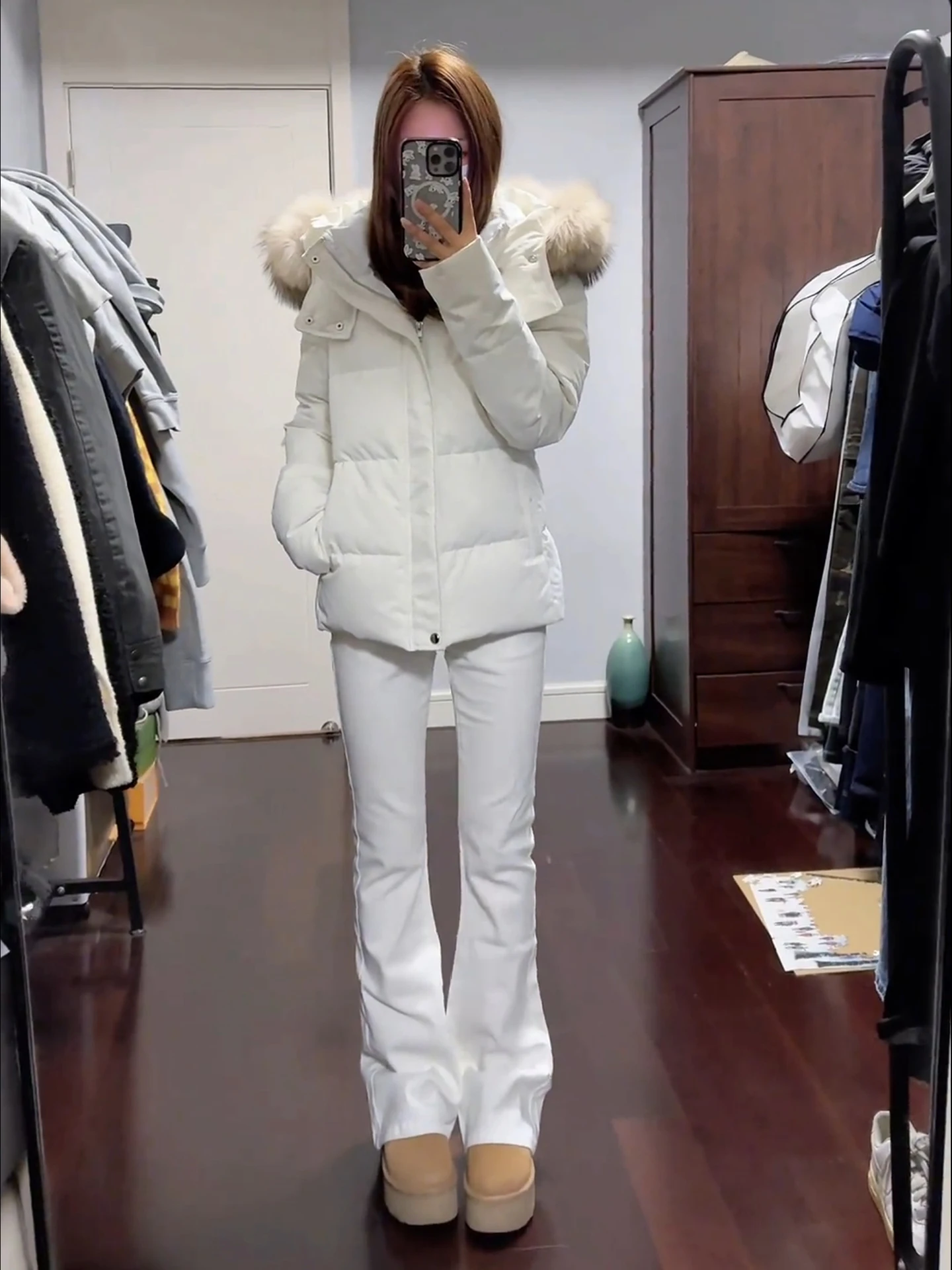 

Новая зимняя женская утепленная куртка из хлопка с капюшоном, приталенная, теплая, с меховым воротником, утолщенная, прямого кроя, для повседневной носки