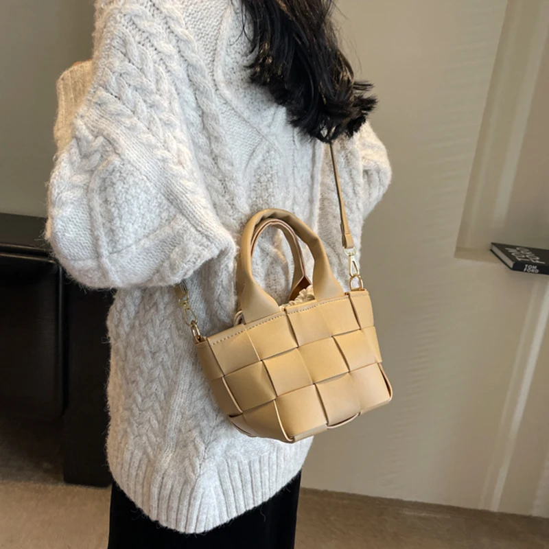 Vintage Korean Woven Hand-Held Bucket Bag New Pu Vegetable Basket Women'S Shoulder Bag Adjustable Shoulder Strap Crossbody Bag