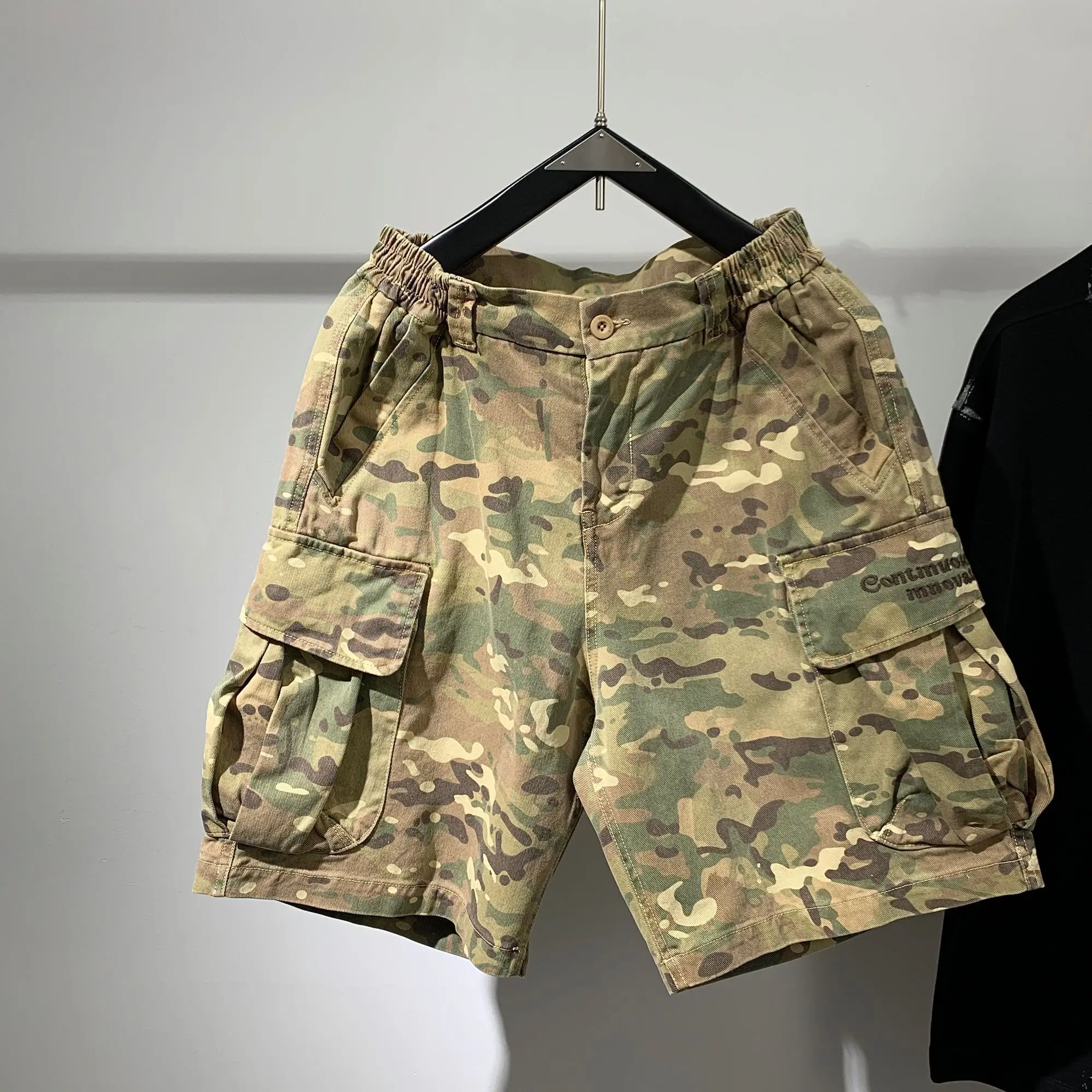 

Fashionable Camouflage Workwear Shorts Men's Loose Fit Five-Quarter Length Pocket Detail Contrast Color Casual Mid-Waist Shorts
