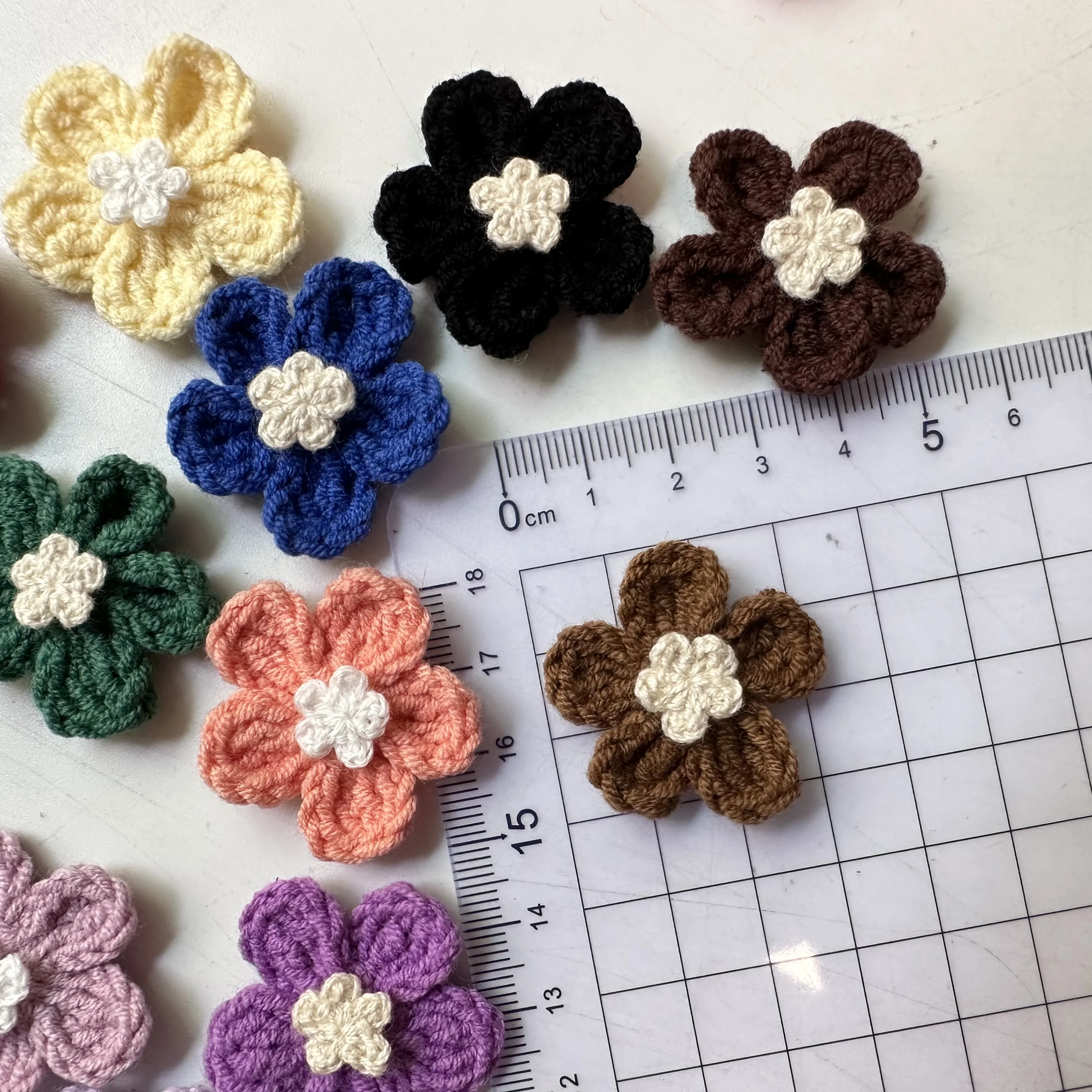 10PCS Colorfull Handmade Cotton Crochet Flowers 3.2CM DIY 3D Craft Knitted Fabric Flower Applique Clothes Decoration Axxessories