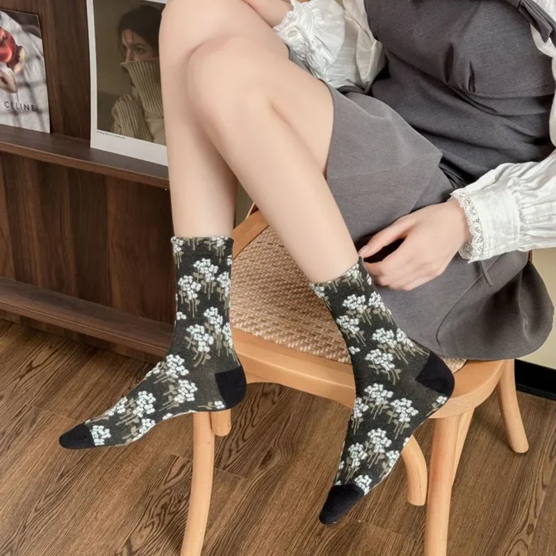 Japanese Fashion Ethnic Harajuku Vintage Long Socks New Fashion Women Socks Floral Embossment Retro Middle Tube Socks Women