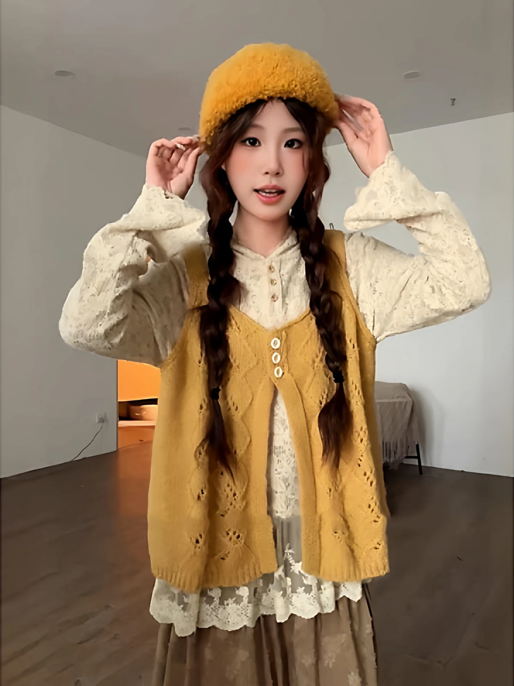 

Весенняя новинка: красивая кружевная блузка свободного кроя с длинным рукавом, полупрозрачная, с вышивкой, больших размеров, модная женская одежда.