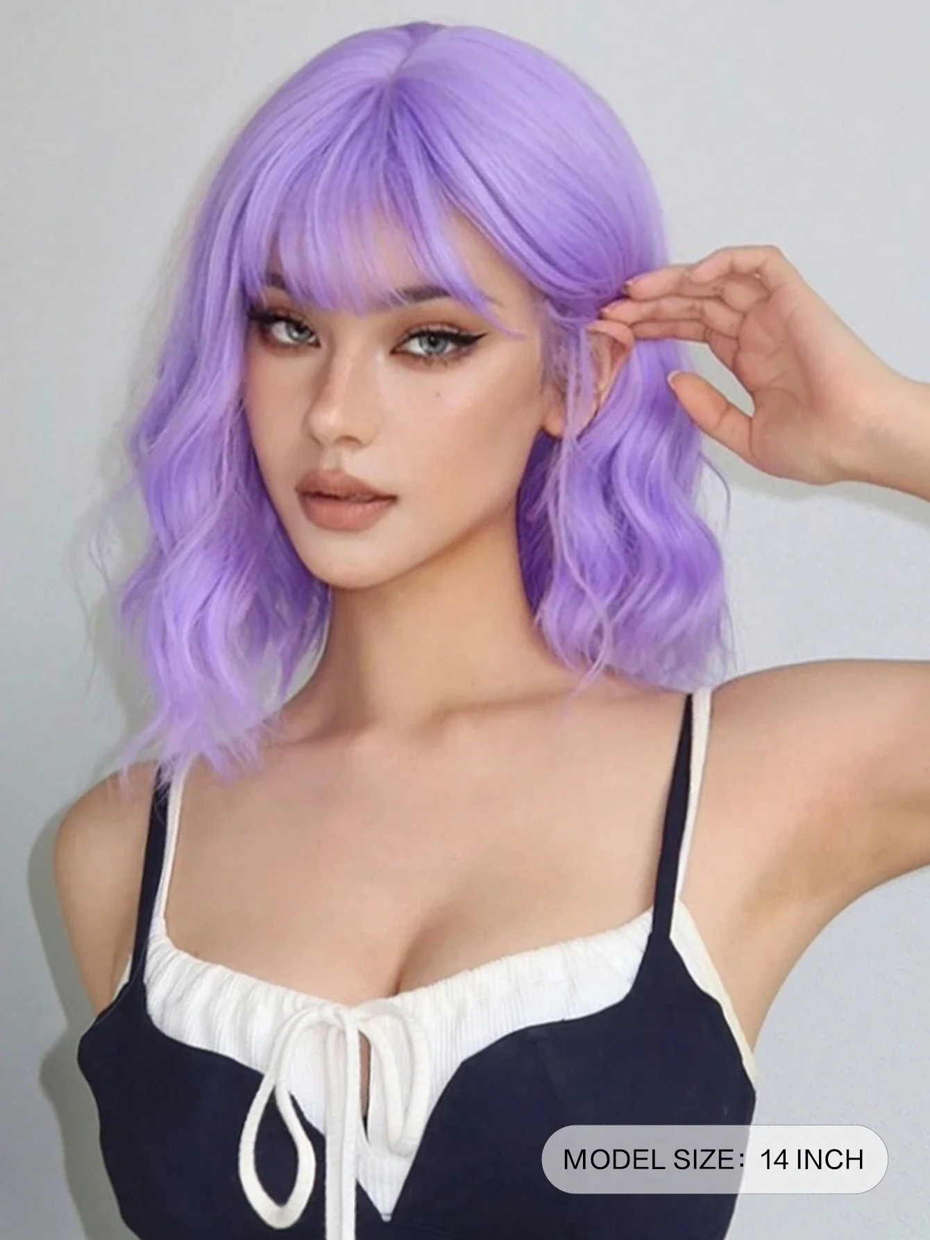 Hellviolette synthetische Perücken kurze gewellte Bob Perücke für Frauen hitze beständige Cosplay täglichen Gebrauch natürliches Haar mit Pony Lolita Perücke