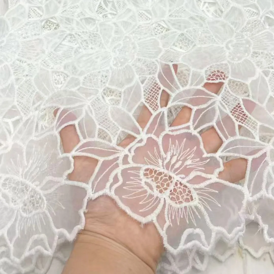 

Высококачественное французское сетчатое кружево с цветочной вышивкой и гипюровым шнуром, 5 ярдов, для пошива свадебных платьев (нигерийский стиль)