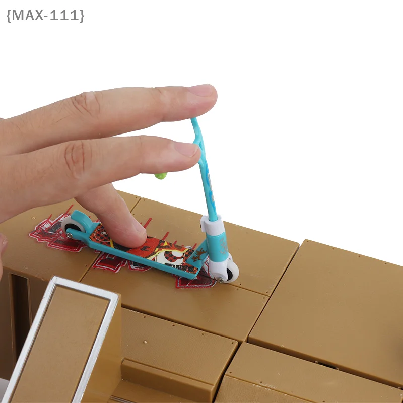 

【Fe】Assorted Color Finger Skateboards - Mini Fingerboard Fingertip Scooter and Bike Toys for Kids