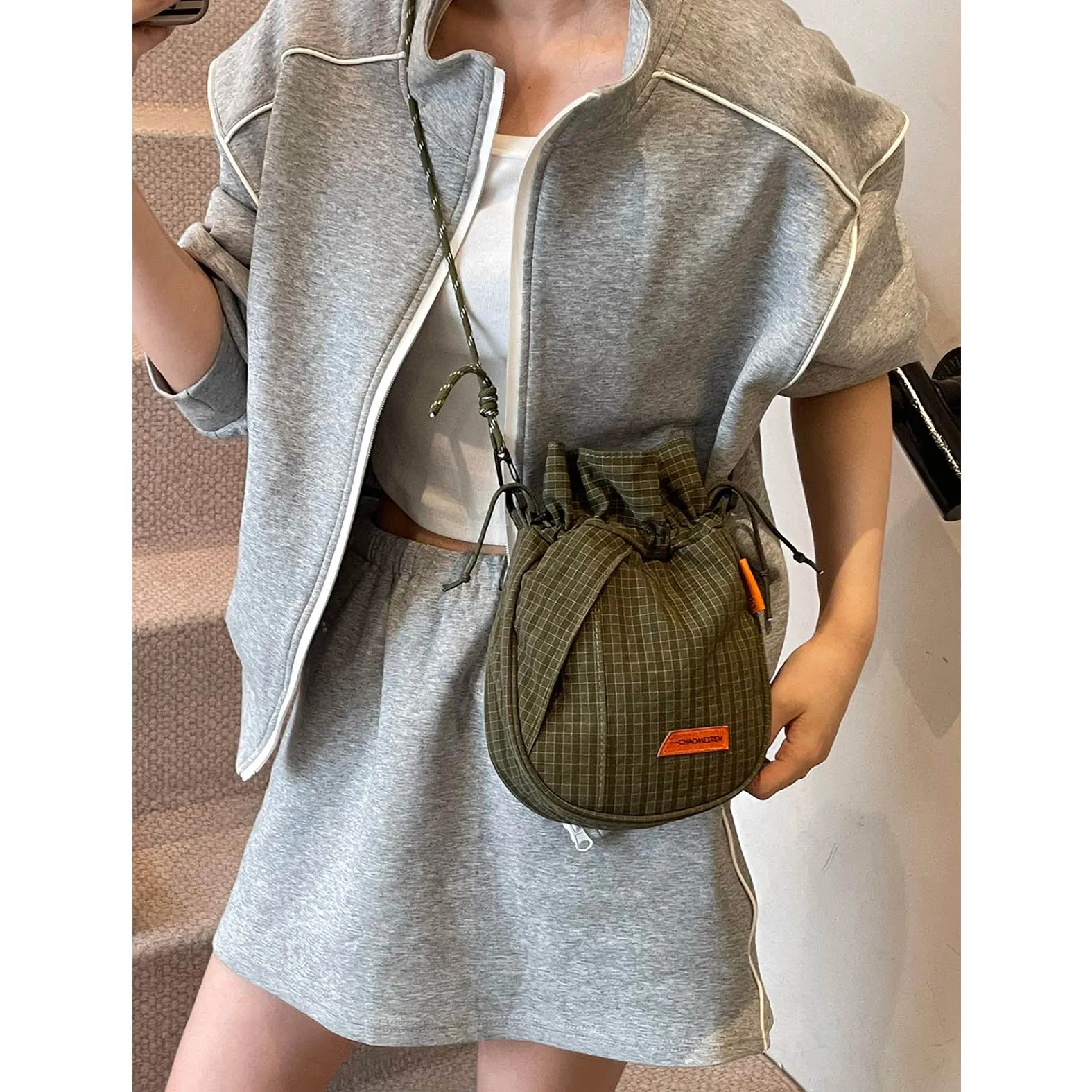 

Popular lightweight and fashionable mobile phone bag for spring and summer 2025 new trend drawstring crossbody bag,shoulder bag