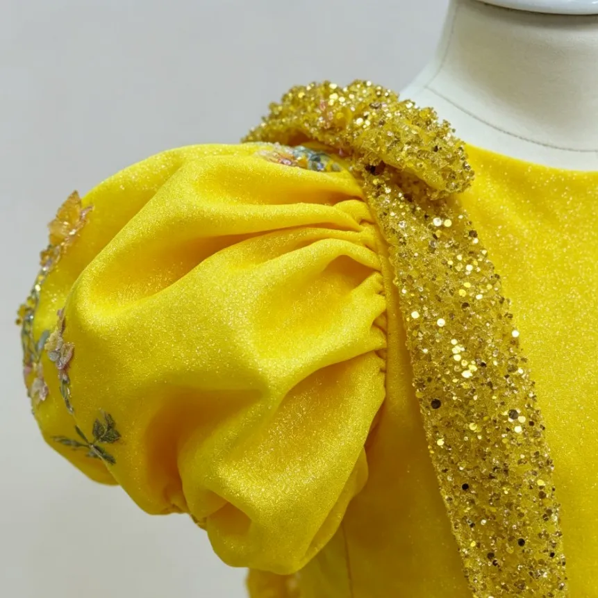 Gelbes Mädchenkleid mit Puffärmeln, Prinzessinnenkleid mit Blumenstickerei und Pailletten, Ballkleid für Kinder, Weihnachtsfeierkleid für Hochzeit und Geburtstag – Detail 5