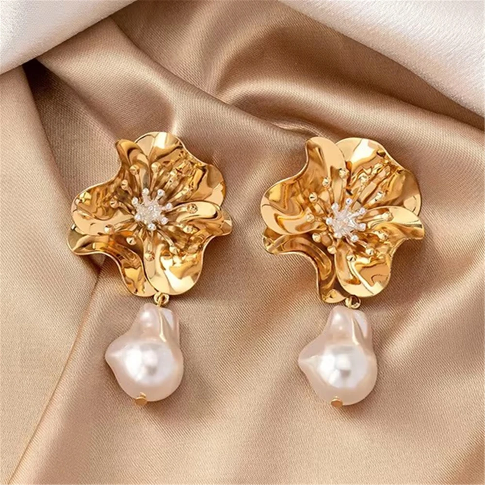 SHANGZHIHUAFashion small fresh flower earrings female network red new temperament commuter all match petal earrings