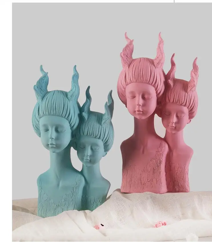 

Modern Resin Girl Small Ornaments Hotel Cafe Office Desktop Furnishing Decoration Home Livingroom Table Figurines Statue Crafts