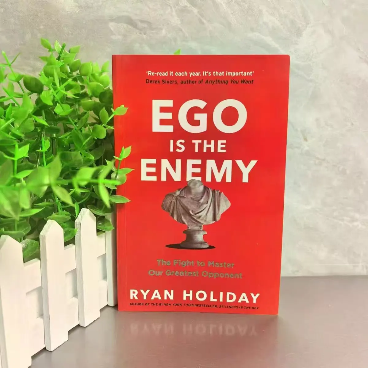 2025 New EGO IS THE ENEMY By Ryan Holiday Paperback - English Novel for Adult Readers - Top Seller in World Literature Genre