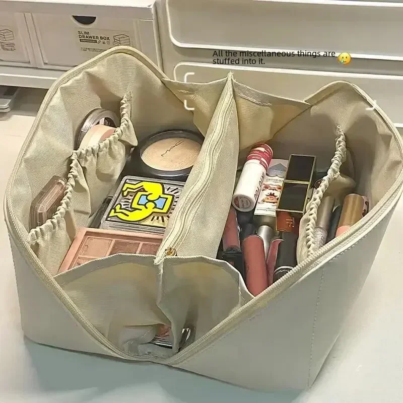 Large Capacity Waterproof Makeup Bag Portable Travel Toiletry European Style Cosmetic  Bag  Use PVC  Storable