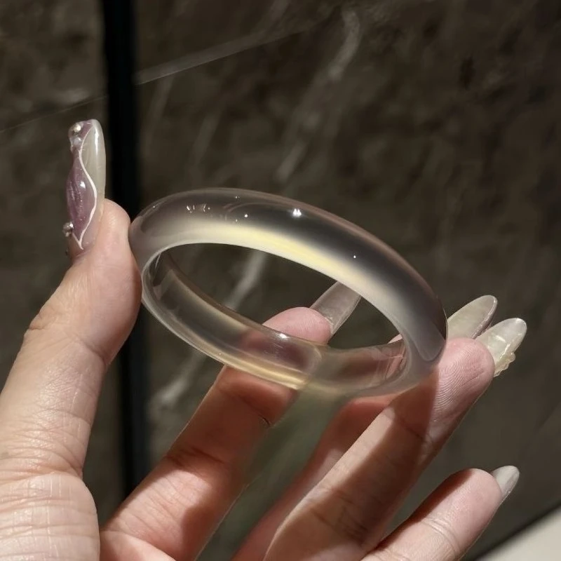 

Natural High-ice Chalcedony Agate Bracelet, Elegant Temperament Women's Jade Bracelet, Suitable for Daily Wear