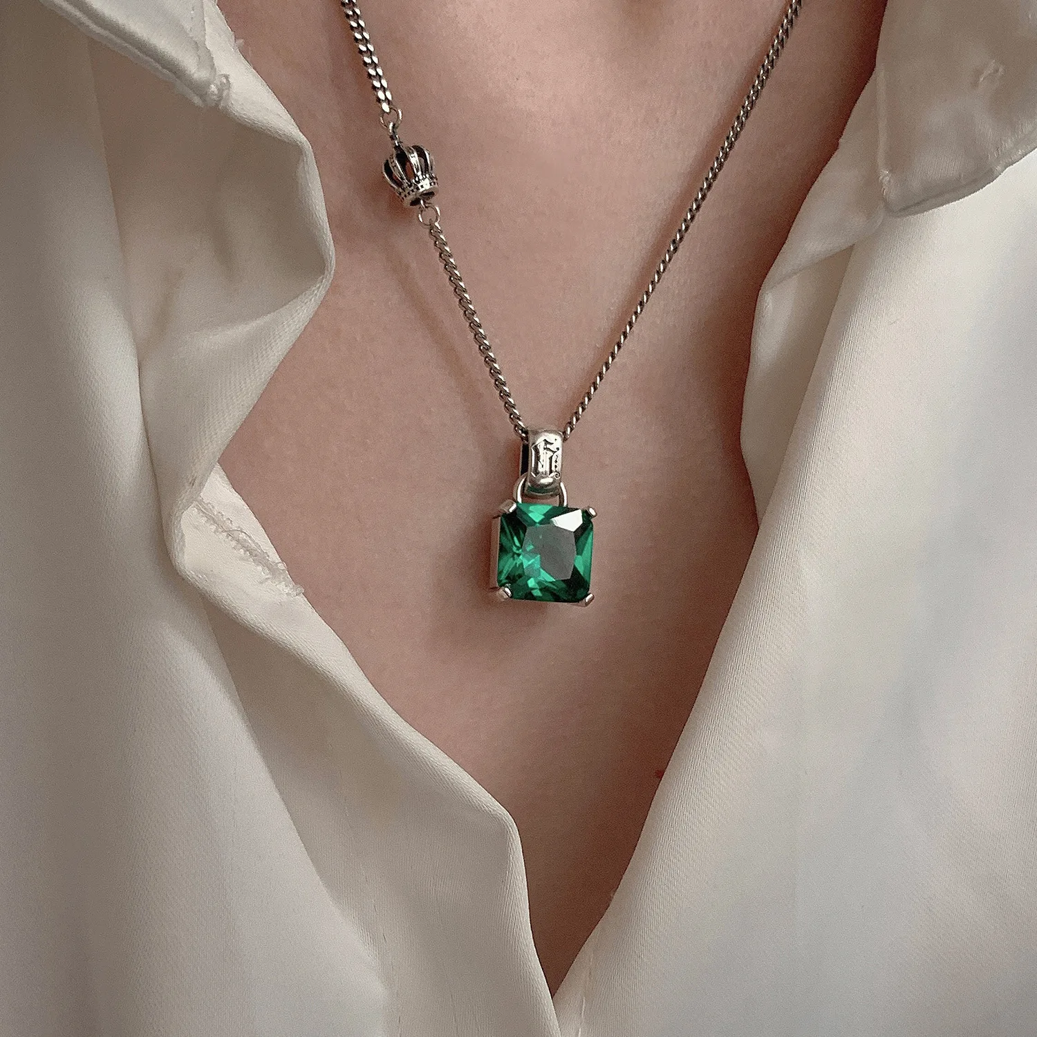 Best Sell Trendy Square Green Crystal Retro Thai Silver Ladies Pendant Necklace Jewelry For Women Short Chains Never Fade