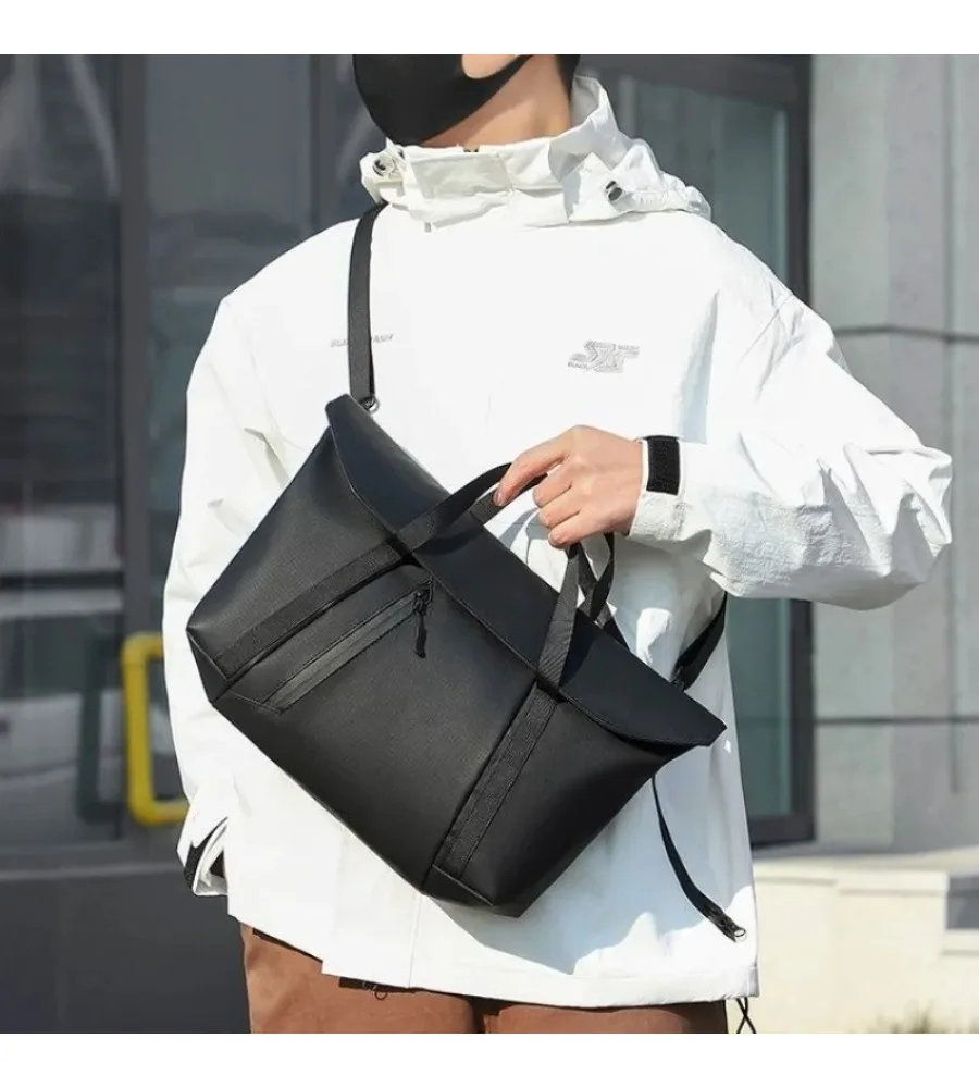 Streamlined Multi-functional Messenger Bag Spacious Daypack for Commuting and Everyday Errands