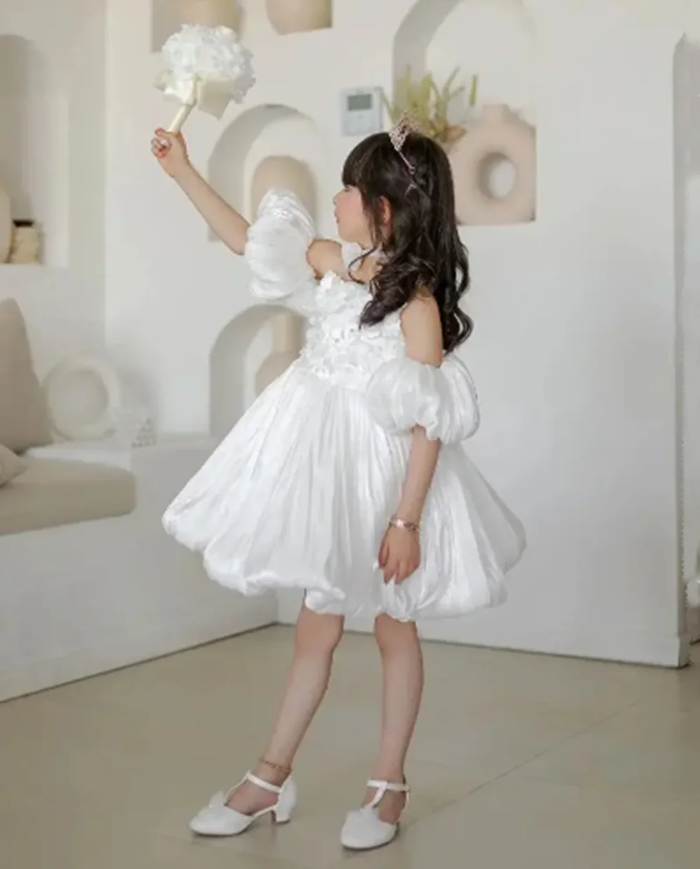

Customized Elegant Flower Girl Dresses For Wedding Satin Floral Appliques Pearls Puffy Luxury Kids Birthday Formal Occasion Gown
