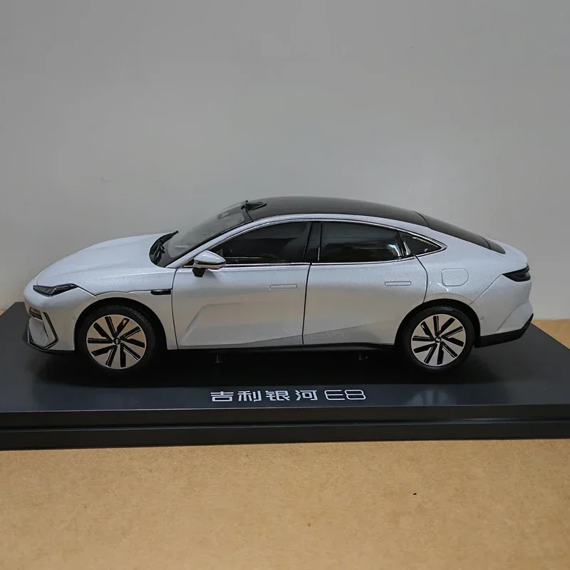 Schaal 1:18 Geely Galaxy E8 Auto Simulatie Legering Automodel Diecast Speelgoed Collectible Ornamenten