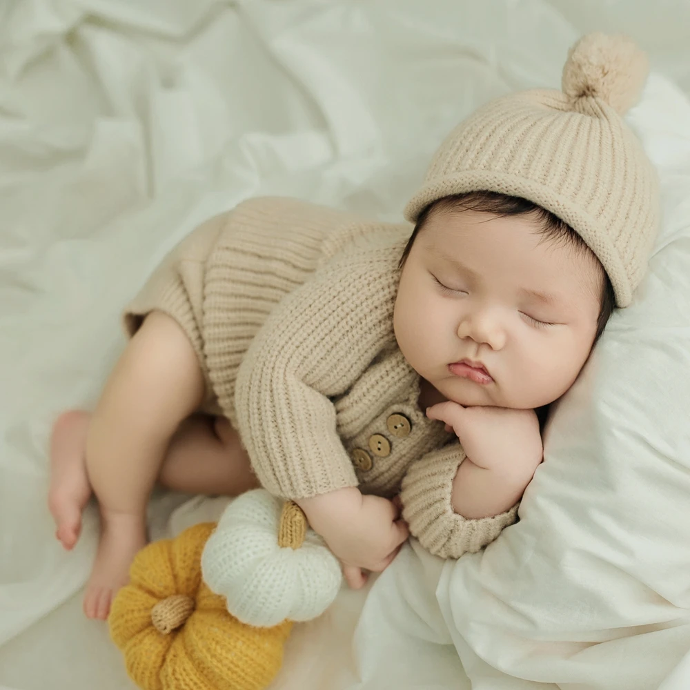 Knitted Newborn Boy Clothes Baby Photography Props Long Sleeve Baby Jumpsuit with Pom Pom Hat Beige Newborn Outfit Photo Props