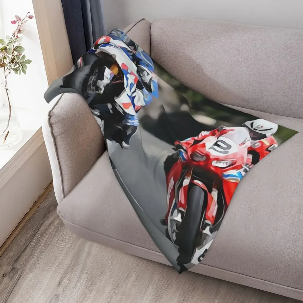 Isle of Man TT 인텐시티 담요는 장식용 모피처럼 부드러운 담요입니다.