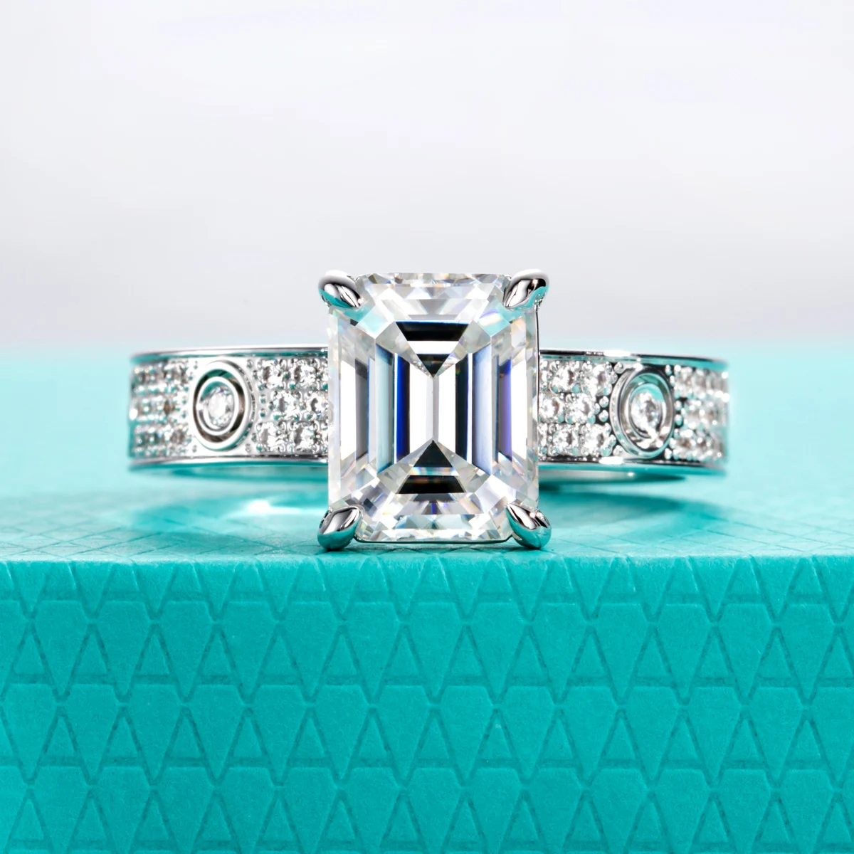 AnuJewel 3ct Ovaler Smaragd Princess Moissanit Verlobungsring 14k Vergoldeter Ehering Schmuckgeschenke für Frauen – Detail 2