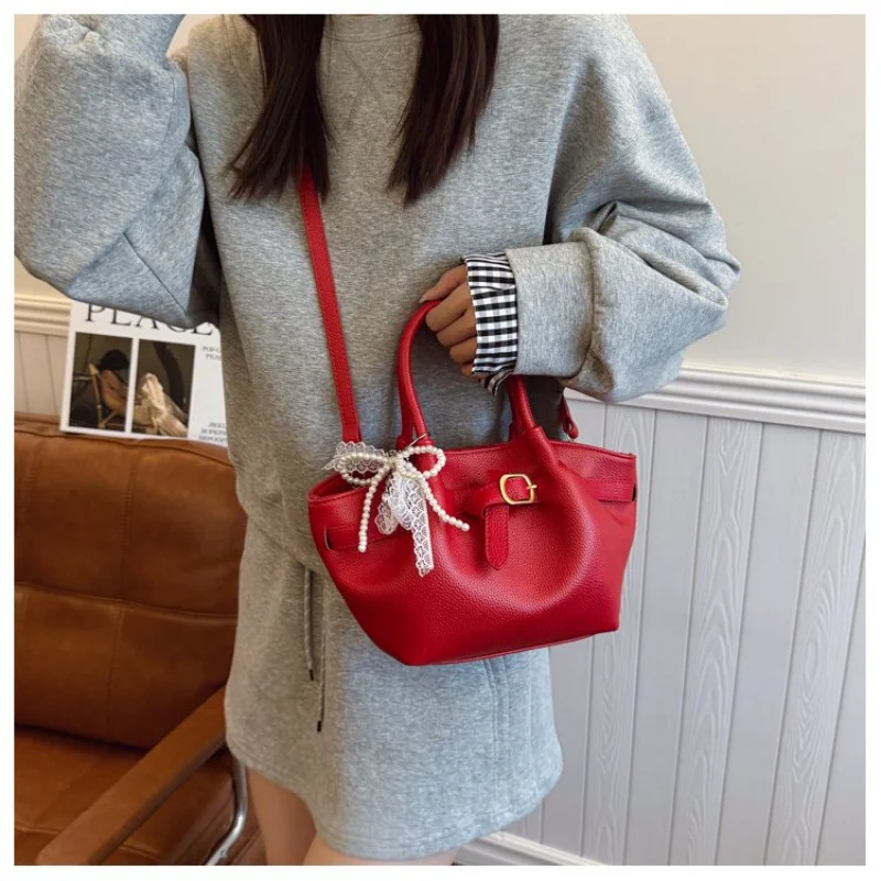 حقيبة ماسنجر نسائية فاخرة مصنوعة من الجلد المنقوش باللافندر معززة بنمط باريس كاجوال عتيق ​