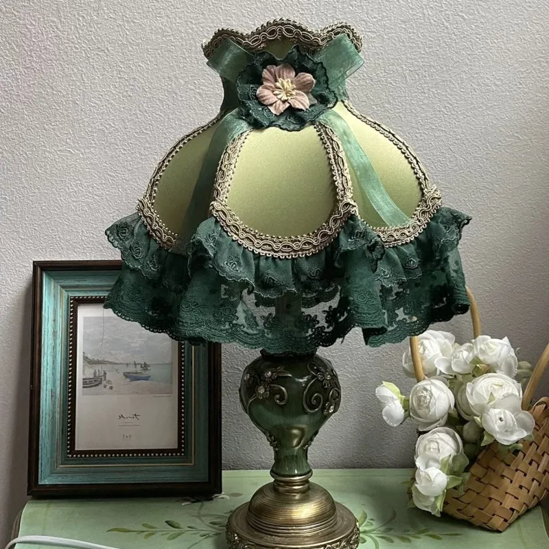 Rural Vintage Table Lamp Retro Lace Fabric Lampshade Bedside Lamp American French Country Style Romantic Decor Light for Bedroom