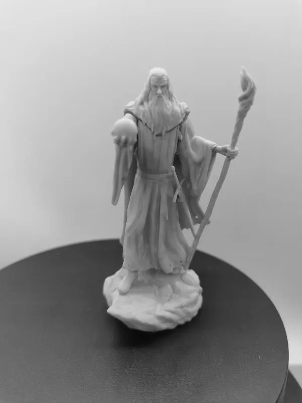 1/24 Scale Die-casting Resin Model Kit Grey Robe Wizard Figure Miniatures Gk Unassembled and Unpainted Diy Toys Free Shipping