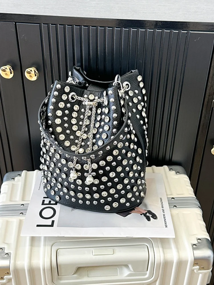 

Новая роскошная дизайнерская сумка-ведро в горошек, стильная женская сумка с заклепками, нежная сумка через плечо с цепочкой