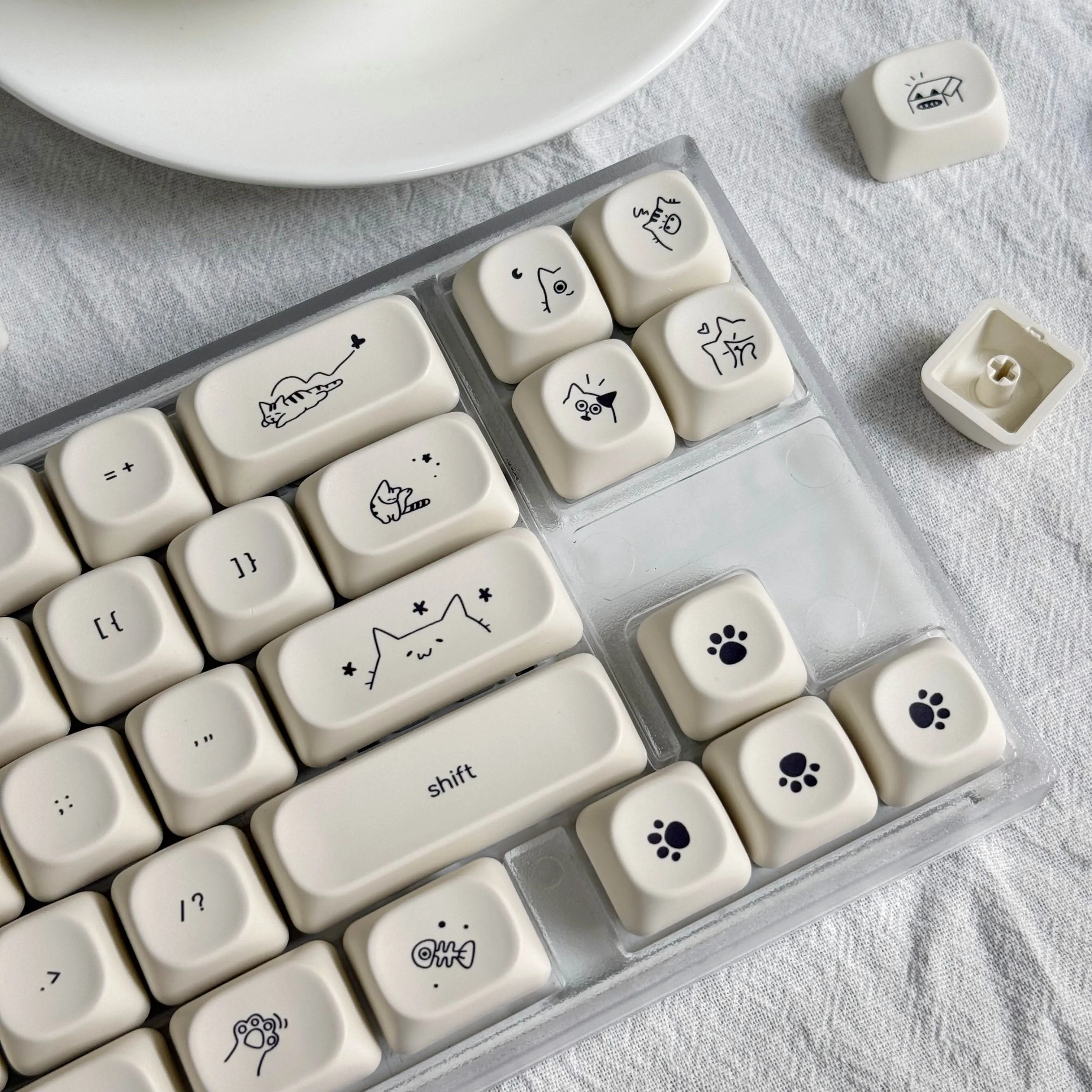 

Milky White Pink Minimalist Keycaps MOA 124 Keys Cute Cat Pattern Premium PBT English Korean Ver for Mechanical Keyboard