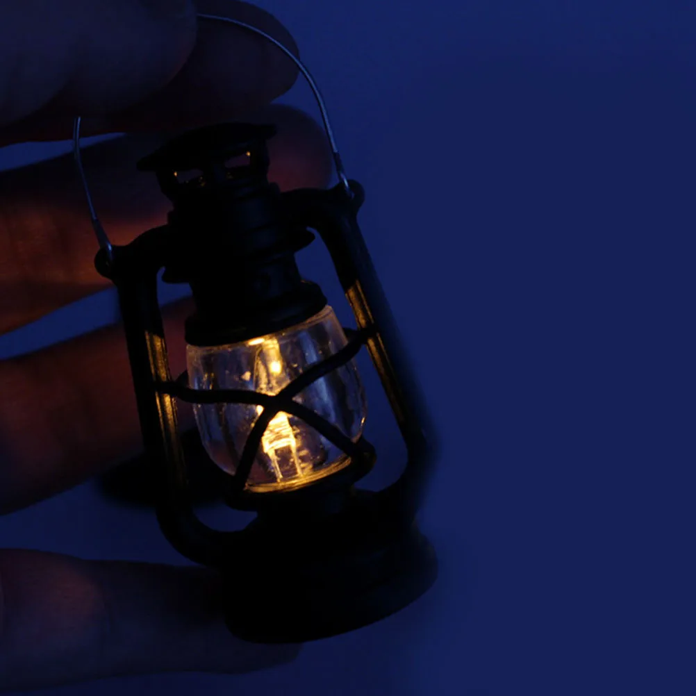 

2Pcs Mini Retro Kerosene Lamp Vintage Decor Dollhouse Lantern Plastic Material DIY Accessories Outdoor Camping Ornament