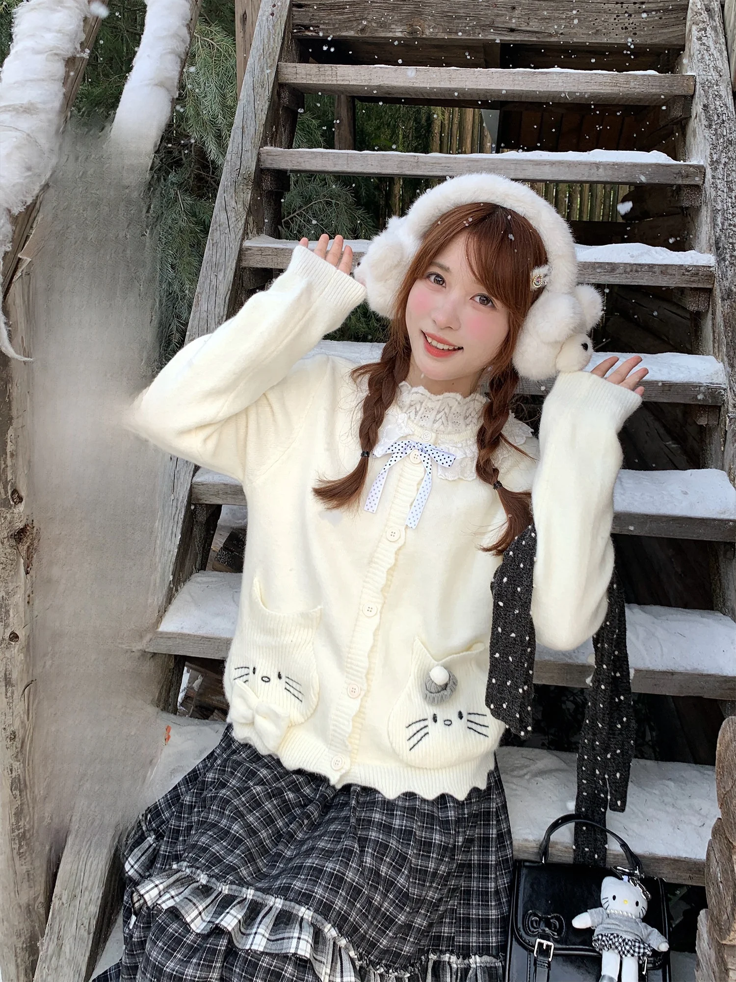 

Cute Bow Knot White Knitted Sweater BibiBency Bear Aun's Small Design Sensation Lovely Knit Cardigan for Women