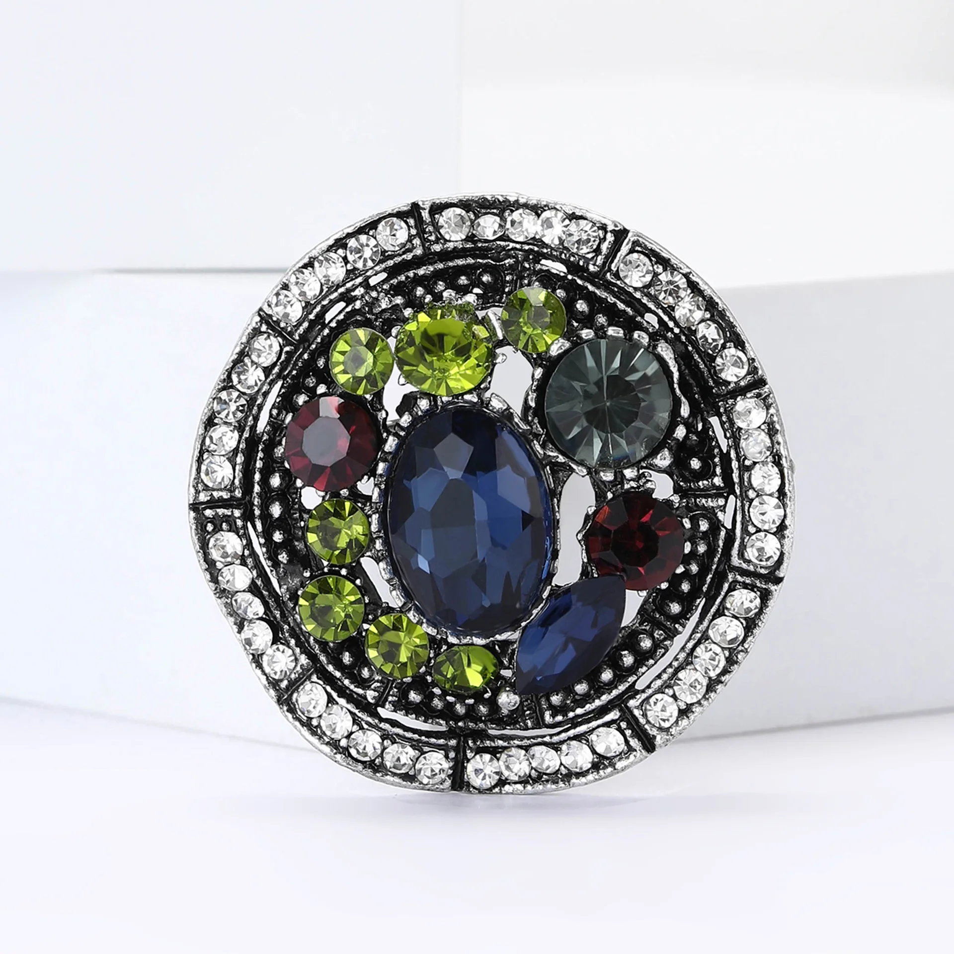 

Trendy Colored Crystal Round Brooch For Women Unisex Unique Hollow Zircon Geometric Brooches Clothing Office Accessories Jewelry