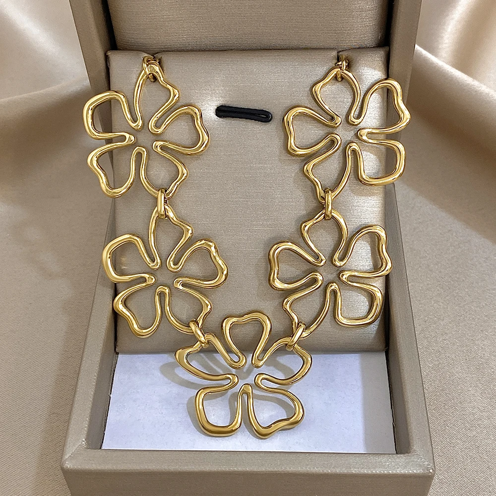 Fashion Elegant Exquisite Stainless Steel Necklace Hollow Gold Plated Flower Pendant Necklace for Women Party Wedding Jewelry