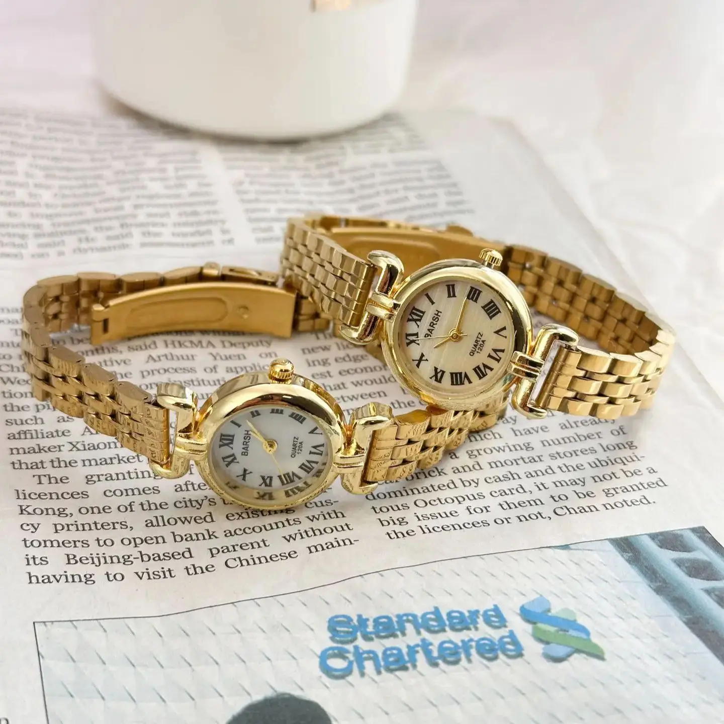 Women Watch Light Luxury Gold Steel Strap Ladies Fashion Quartz Watches Advanced Simple Female Watch Bracelet Clock UTHAI