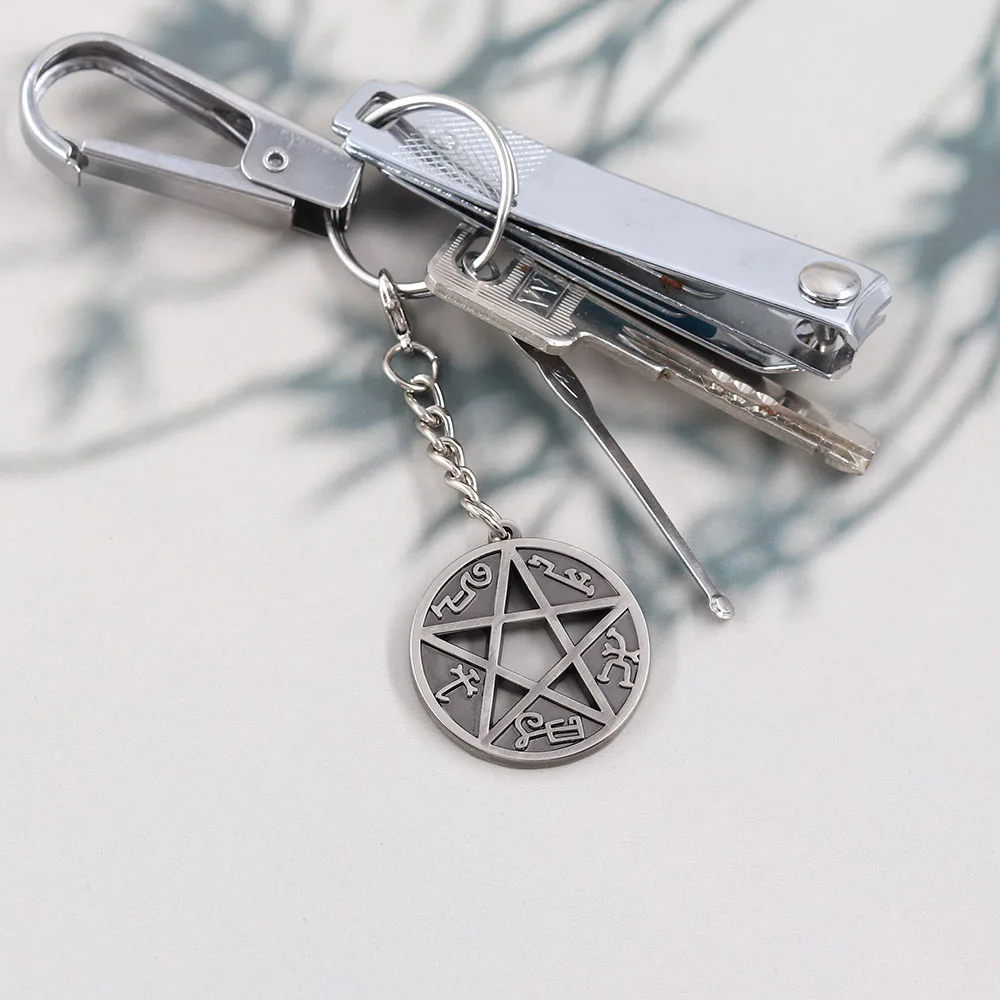 Supernatural Teufelssperren-Schlüsselanhänger Gotisches Sigil Dämonen-Pentagramm-Symbol Okkultes Ausgehöhltes Schlüsselring Dunkles Esoterisches Geschenk für Goth-Fans – Detail 6