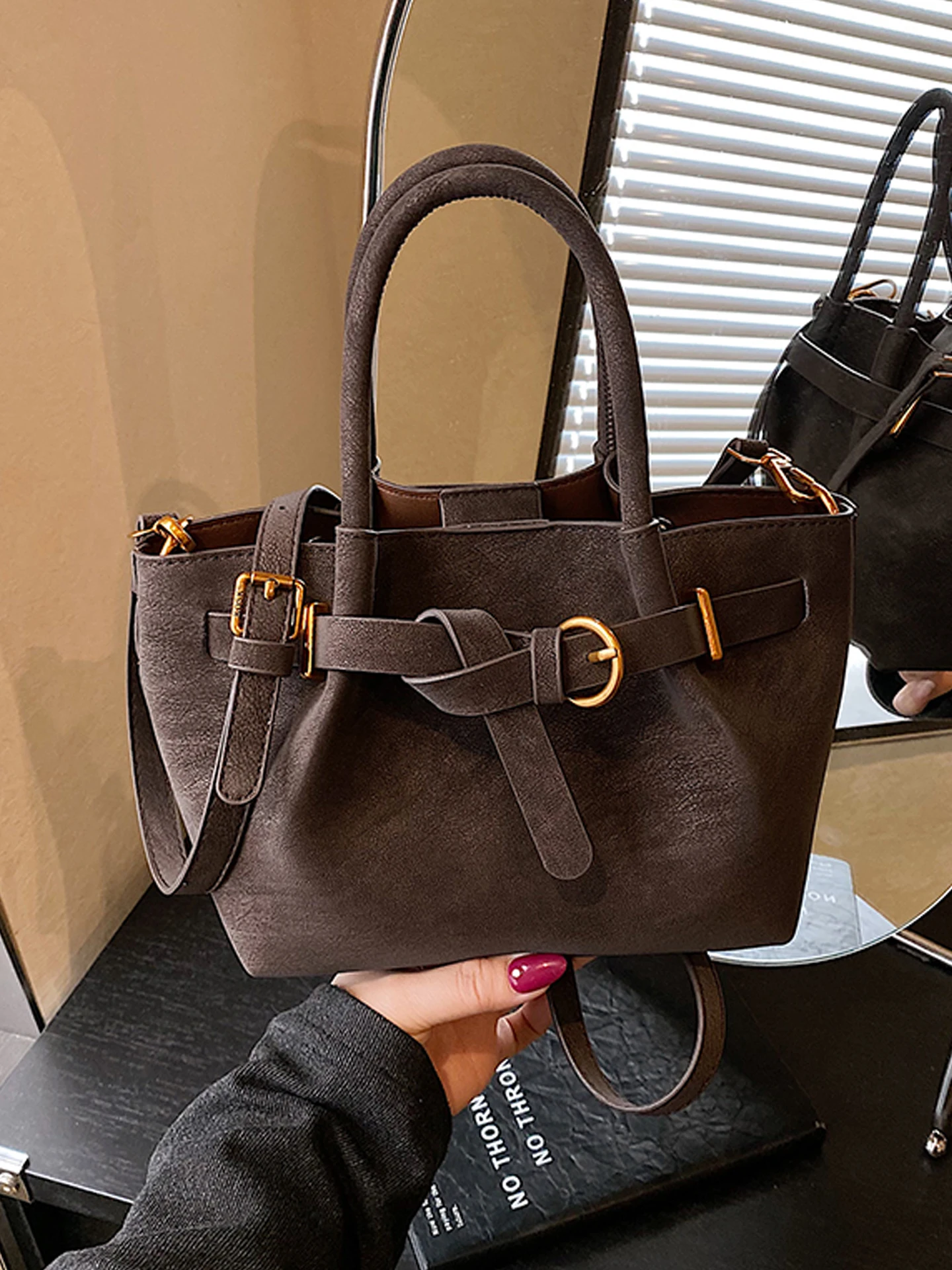 

Trendy Buet Bag Women's Crossbody Bag Retro Sle Versatile Handbag Faionable Small Size PU Leather Soft Surface