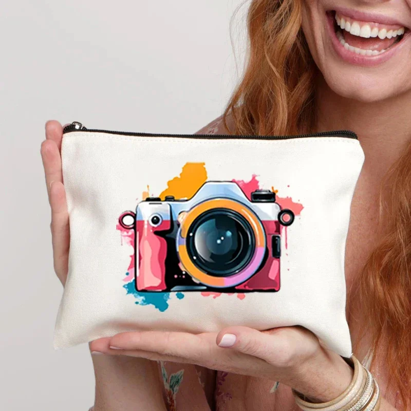 

Literary Retro Camera Printed Canvas Bag Lipstick Perfume Zip Cosmetic Bag Organizer Simple Portable Office Supplies Pencil Case