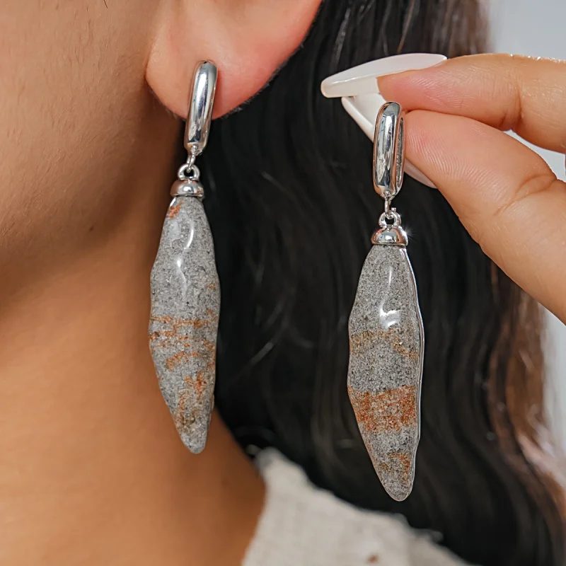 Women Neutral Landscape Grain Mineral Dangle Earrings Glossy Silver Curved Huggie Top Long Blade Pendant Trendy Resort Accessori